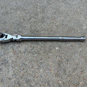 Popular Mechanics flex head ratchet 3/8” drive